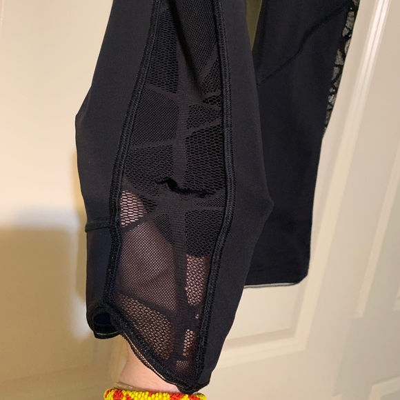 🚩Lululemon Mesh(torn)leggings 🚩read description - Picture 7 of 8